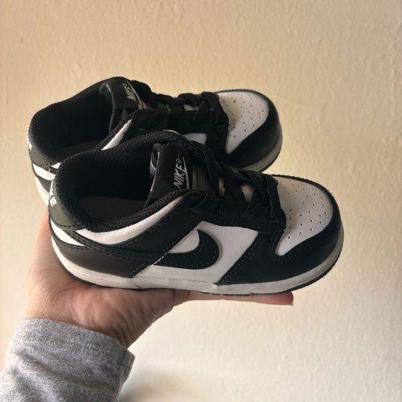 Black and White Nike Sneakers🦋 - Picture 2 of 4